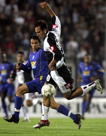 棒球场上的心理诡计投手如何通过微调投球间隔破坏打者的呼吸节奏