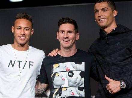 上海海港实现中超三连冠，为中国顶级联赛历史第三队